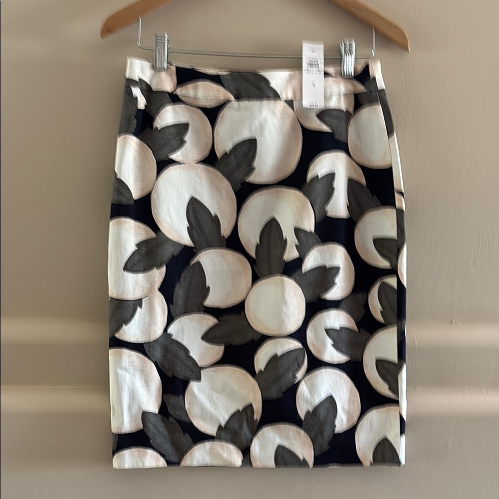 Ann Taylor Fully Lined Pencil Skirt. Black/Green/Cream. 4. NWT.